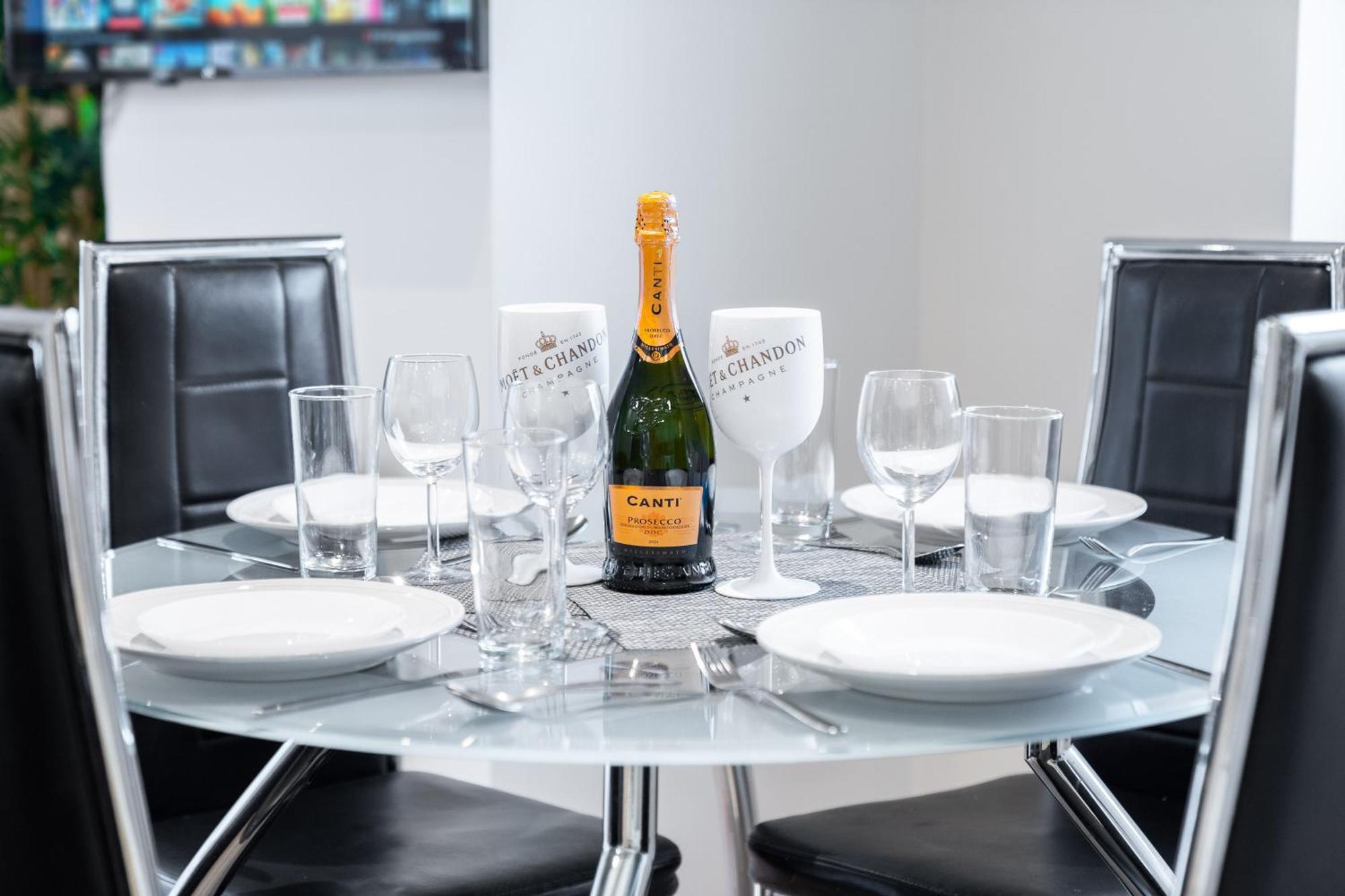 Appartement Centre - 2 Bedroom - Secure Parking - Rated - 201m Birmingham