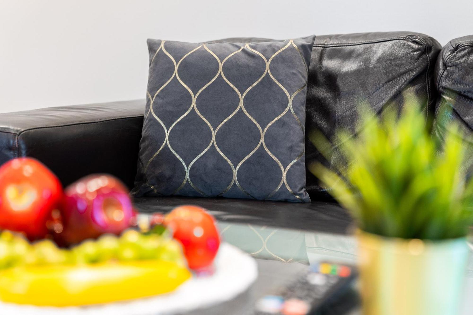 Centre - 2 Bedroom - Secure Parking - Rated - 201m Appartement